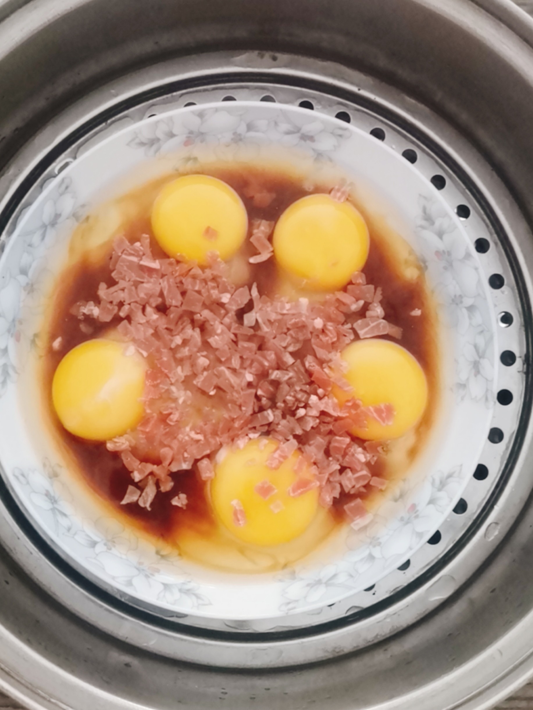 火腿窩蛋的做法-咸鮮味蒸菜譜