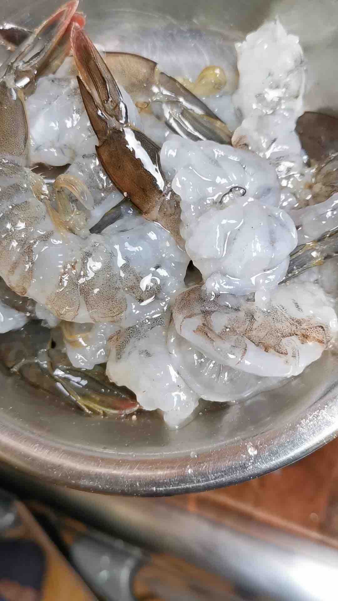 土豆絲成就了“金絲鳳尾蝦”的做法-咸鮮味炸菜譜