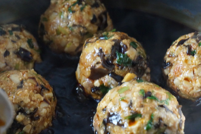 沒有豬肉的株肉獅子頭的做法-醬香味燉菜譜