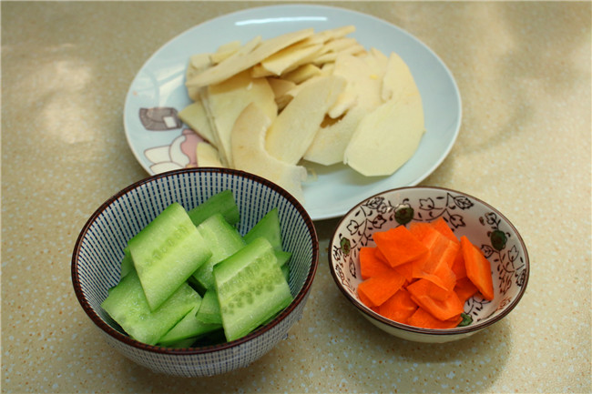 筍炒黃瓜片的做法-家常味炒菜譜