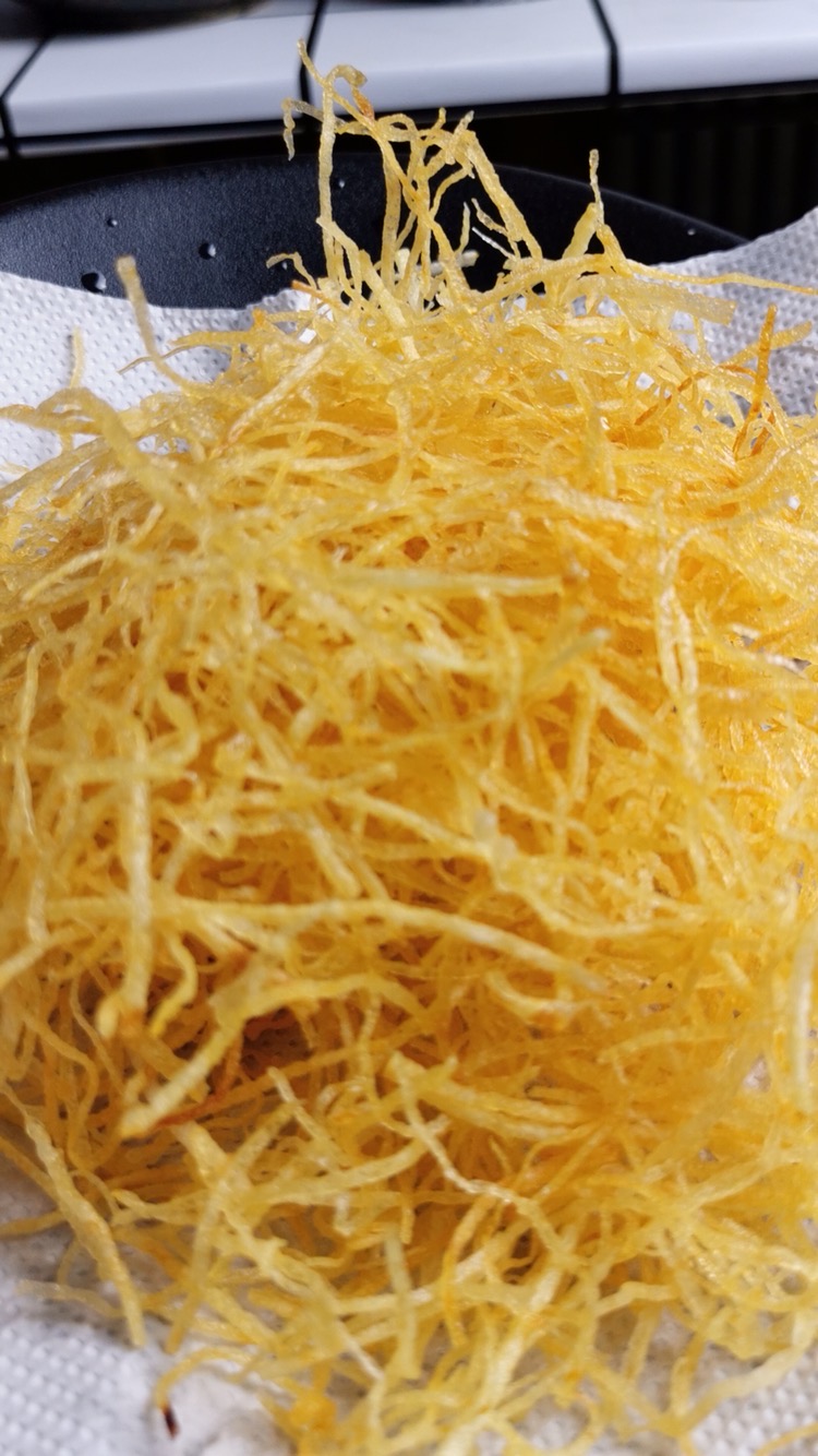 土豆絲成就了“金絲鳳尾蝦”的做法-咸鮮味炸菜譜