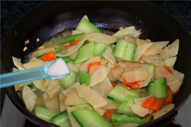 筍炒黃瓜片的做法-家常味炒菜譜