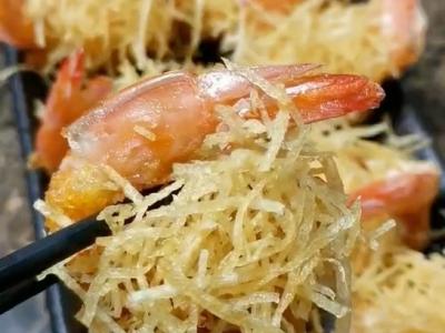 土豆絲成就了“金絲鳳尾蝦”的做法-咸鮮味炸菜譜