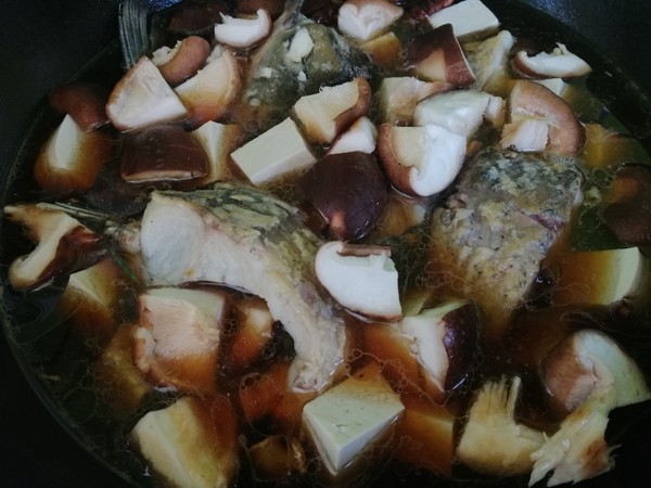 香菇豆腐燉草魚的做法-咸鮮味燉菜譜