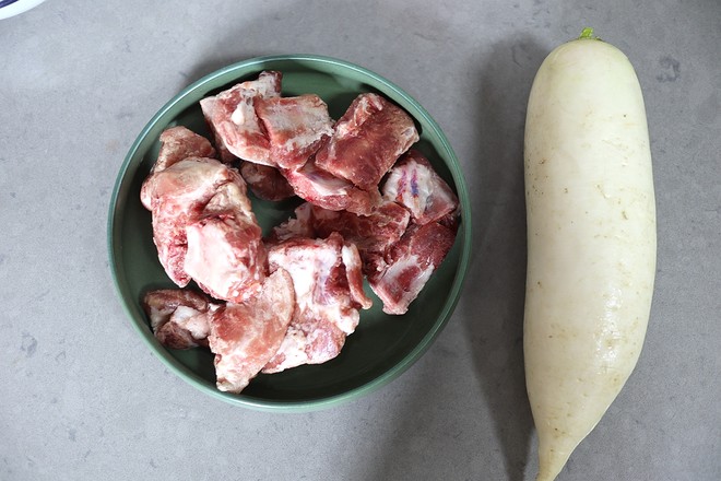 排骨燉蘿卜的做法-咸鮮味燉菜譜-易網<a href=http://www.gyfww.com/ target=_blank class=infotextkey>健康養生</a>網 排骨燉蘿卜的做法-咸鮮味燉菜譜