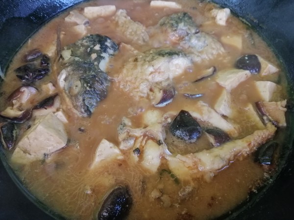 香菇豆腐燉草魚的做法-咸鮮味燉菜譜