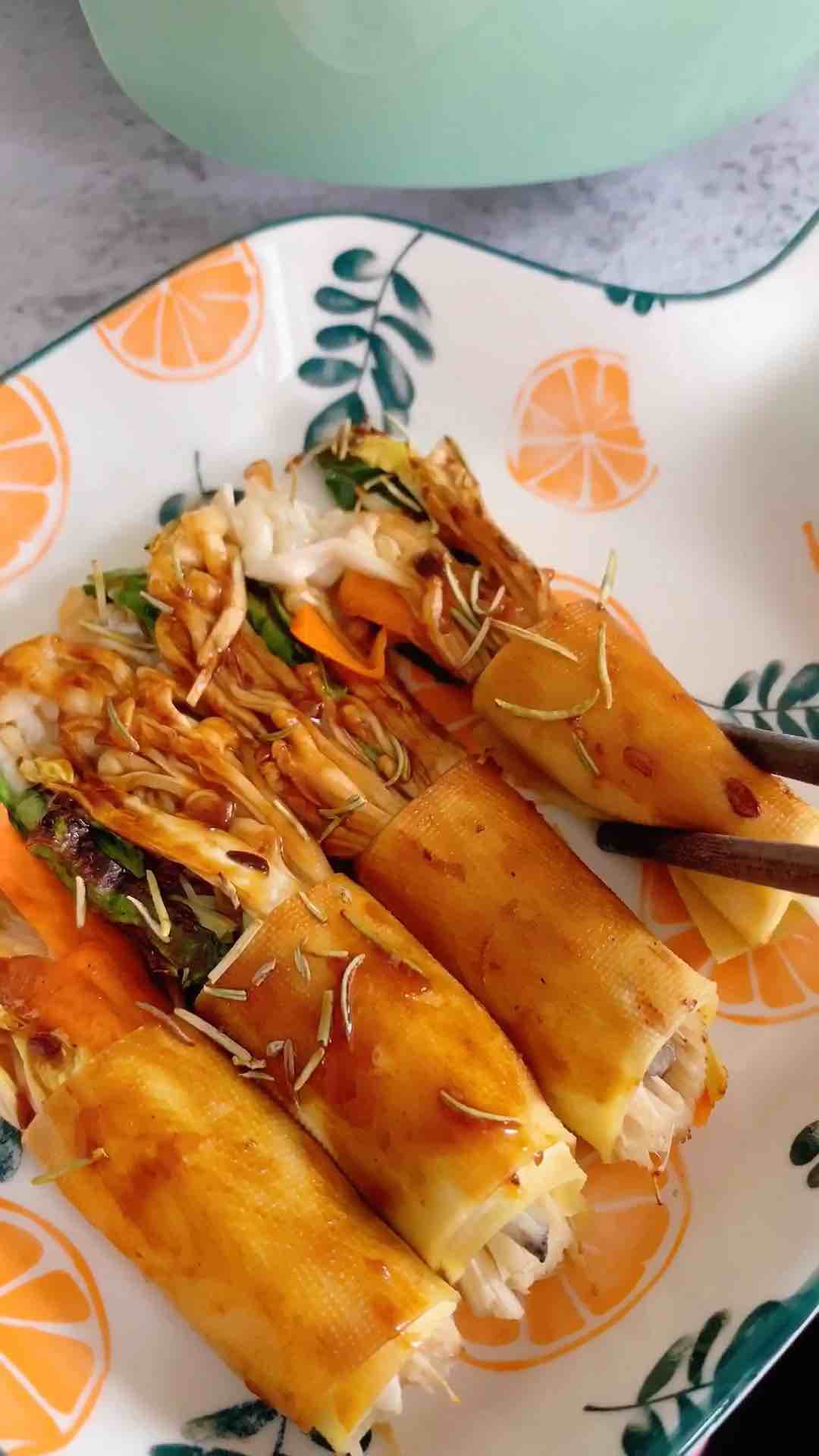 燒烤豆皮蔬菜卷的做法-咸鮮味烤菜譜