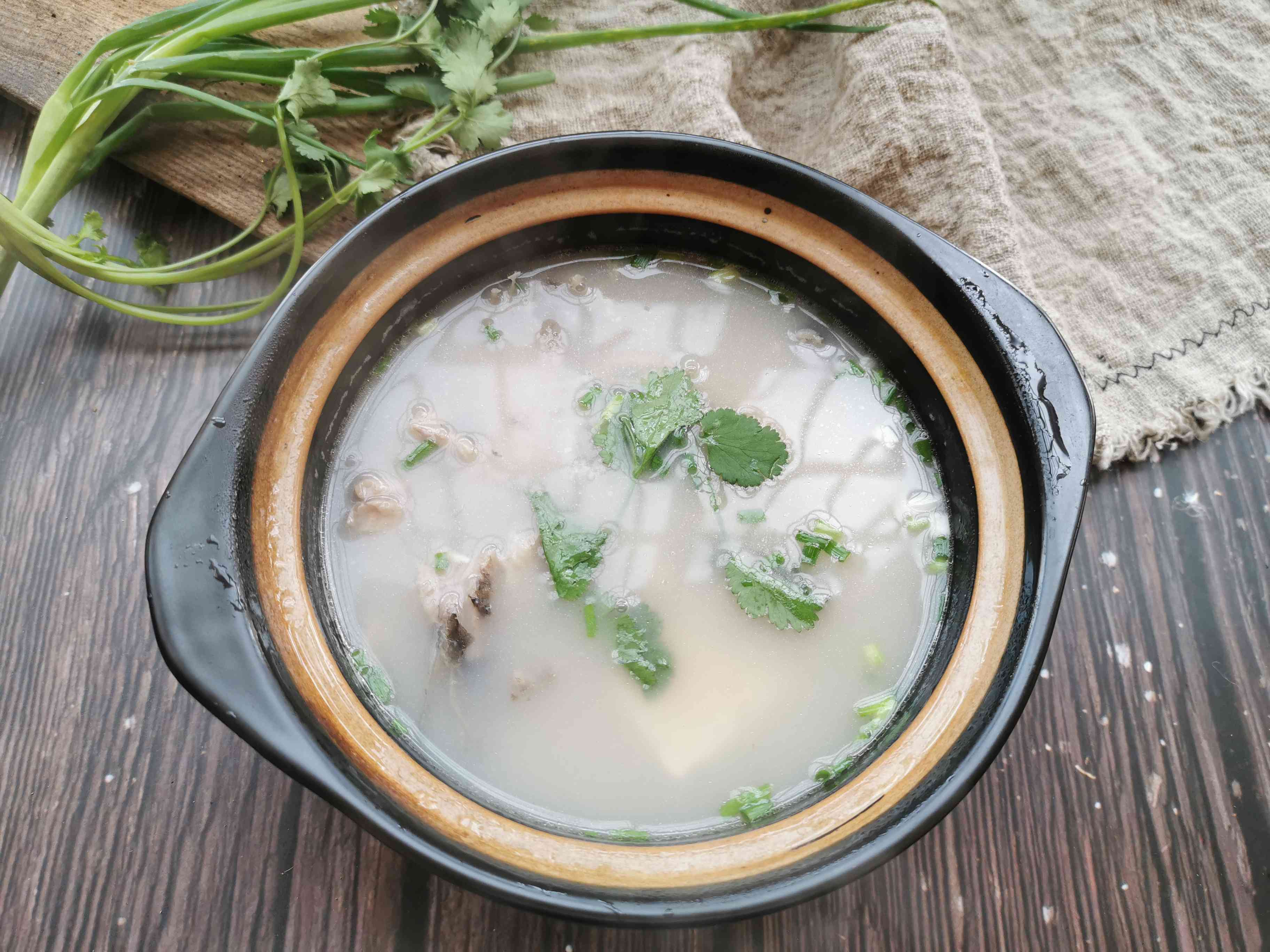 鯽魚豆腐湯的做法-家常味燉菜譜