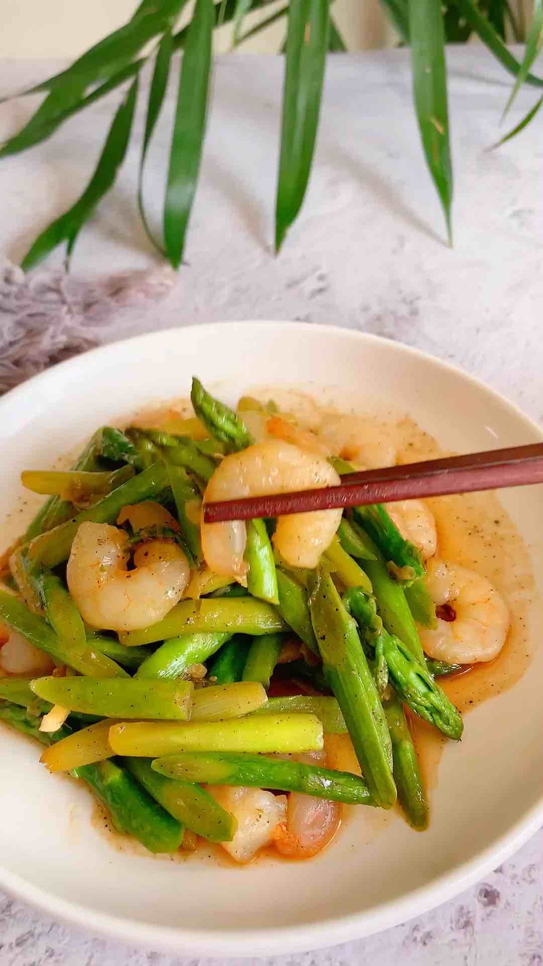 蘆筍炒蝦仁的做法-家常味炒菜譜