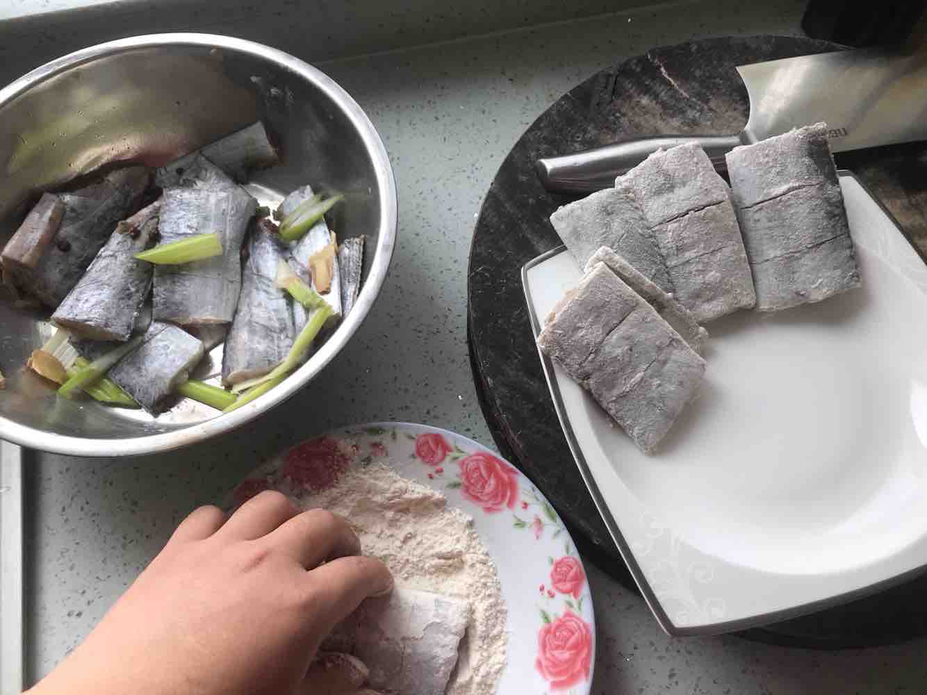 干炸刀魚的做法-咸鮮味炸菜譜