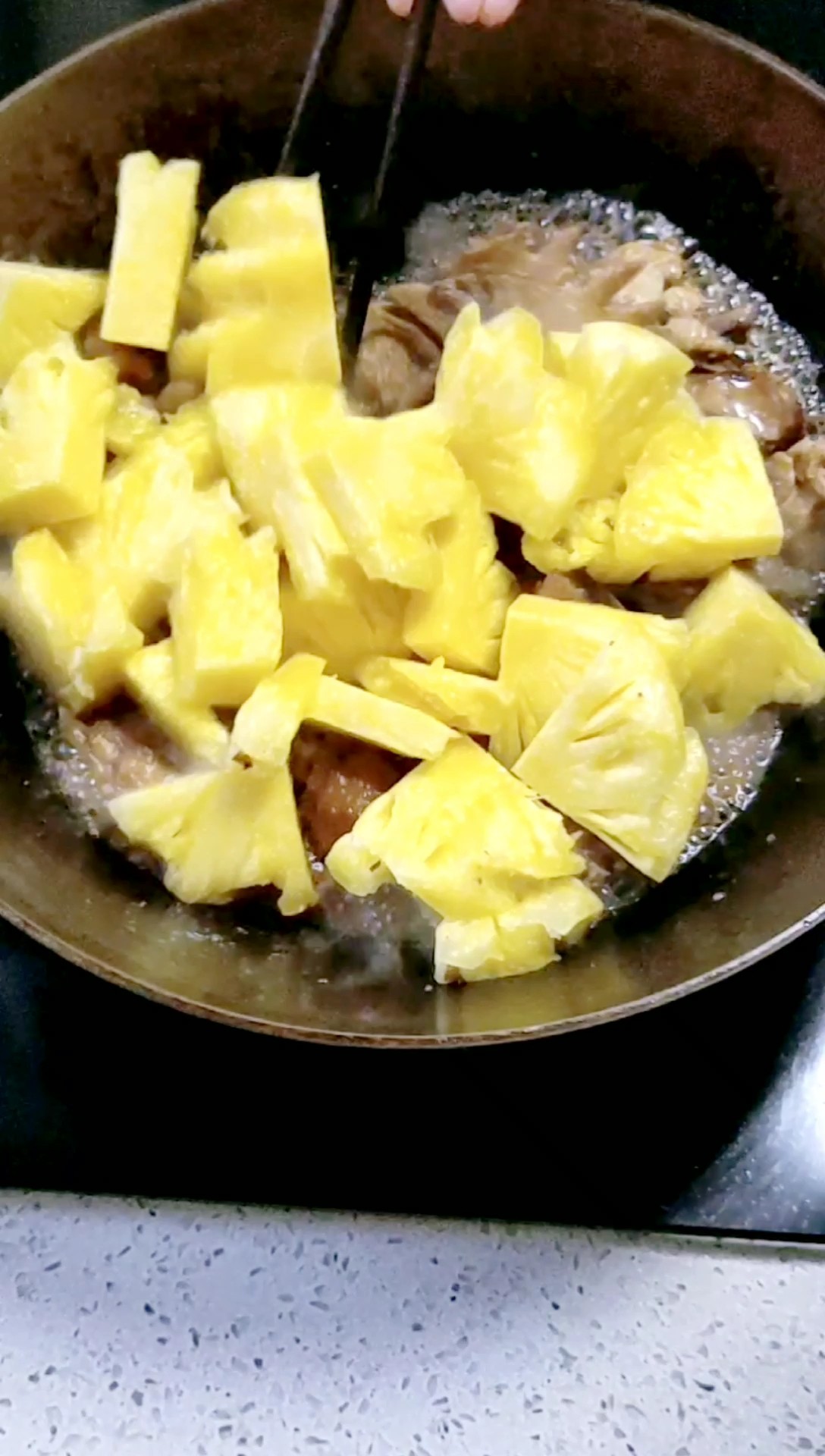 菠蘿雞塊的做法-酸甜味燜菜譜-易網健康養生網 菠蘿雞塊的做法-酸甜味燜菜譜