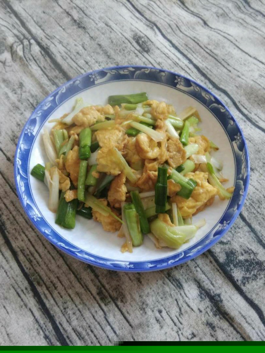 青蒜炒雞蛋的做法-家常味炒菜譜