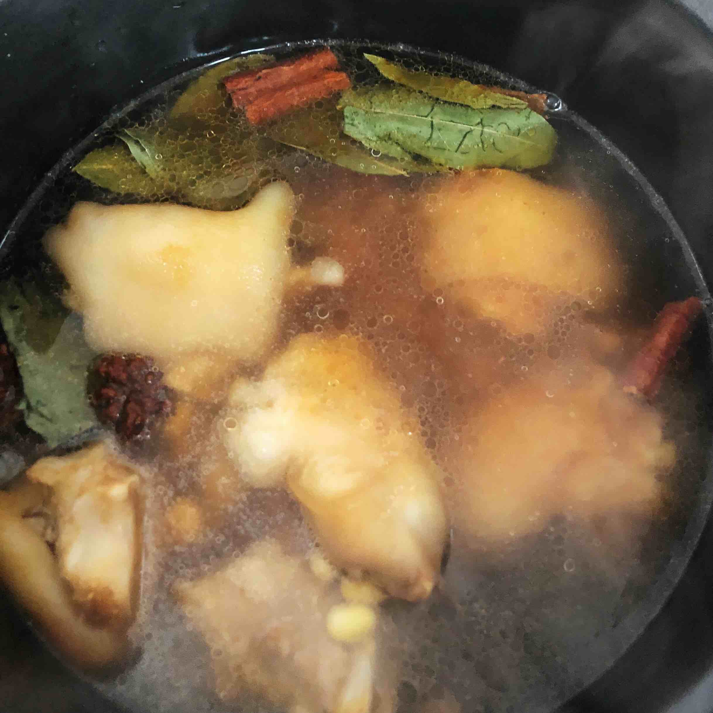 黃豆豬蹄湯的做法-家常味燉菜譜