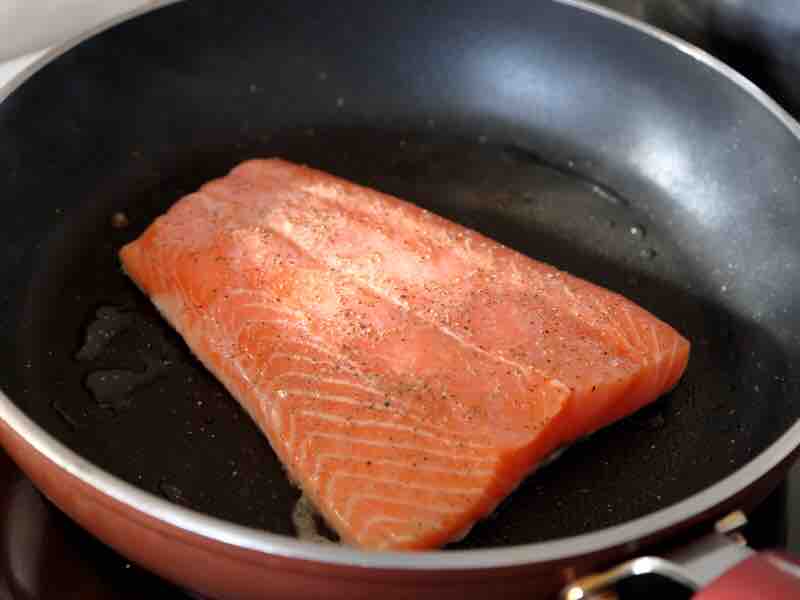 三文魚晚餐的做法-咸鮮味煎菜譜