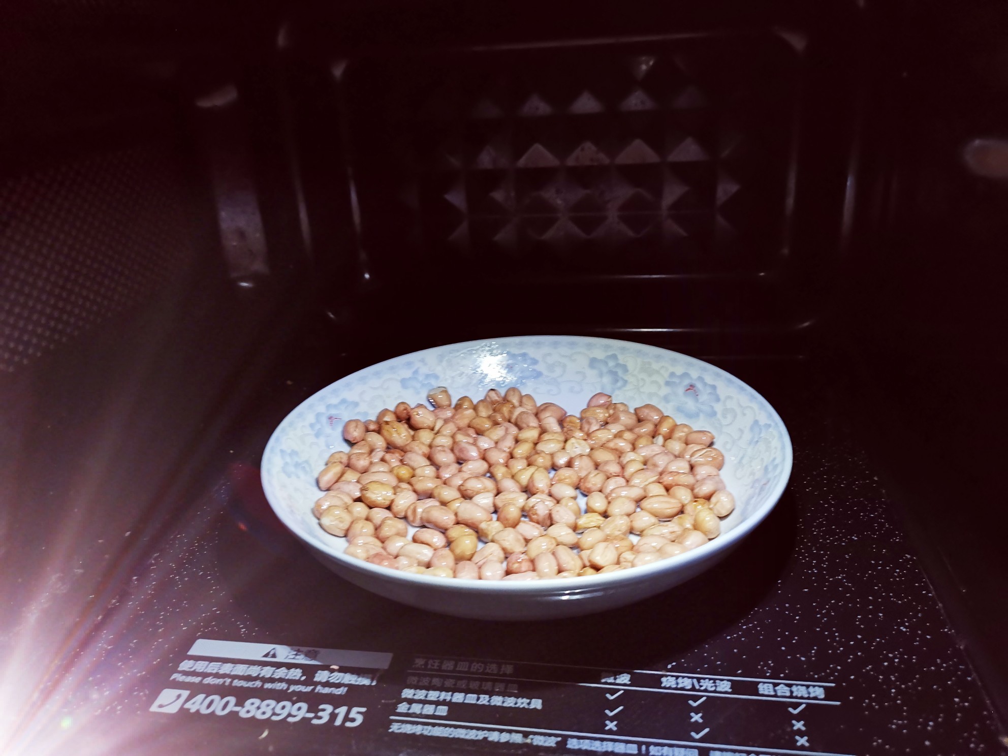 微波爐油炸花生米的做法-家常味微波菜譜