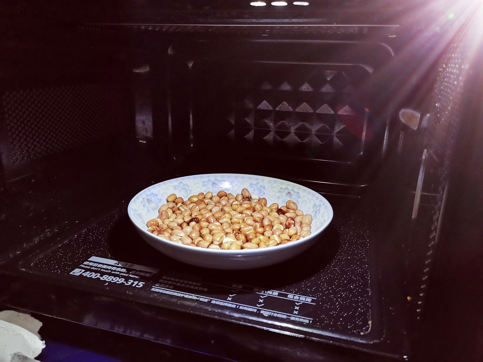 微波爐油炸花生米的做法-家常味微波菜譜