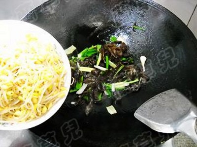 干香如意木耳的做法-家常味炒菜譜-易網(wǎng)健康養(yǎng)生網(wǎng) 干香如意木耳的做法-家常味炒菜譜