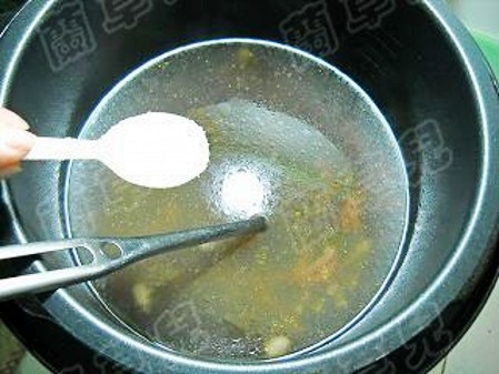 黃豆花生煲鴿爪的做法-家常味煲菜譜