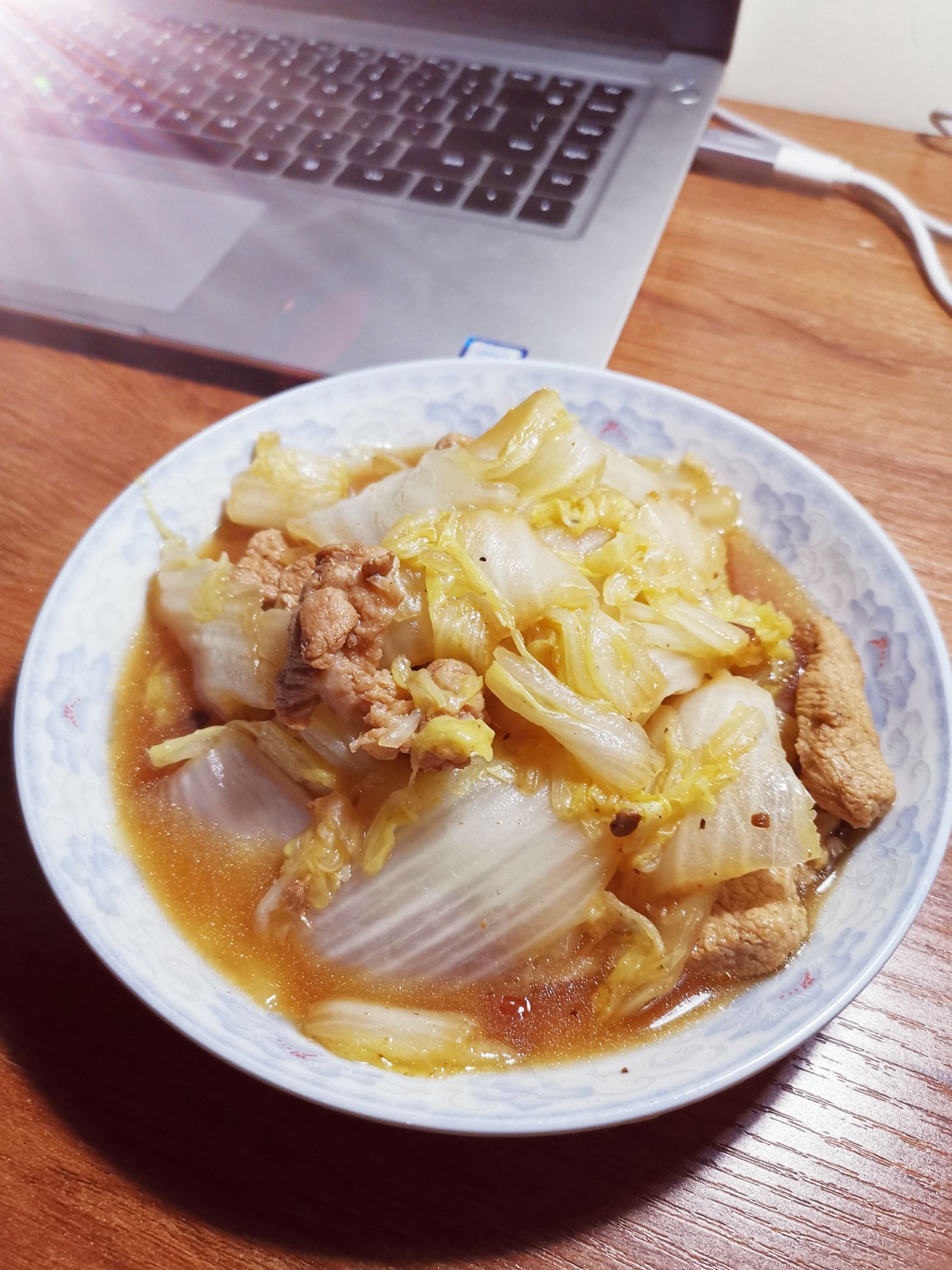 白菜炒肉的做法-家常味炒菜譜