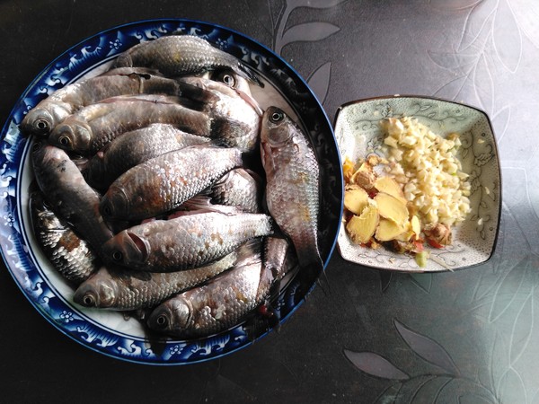 香辣小鯽魚的做法-香辣味炒菜譜