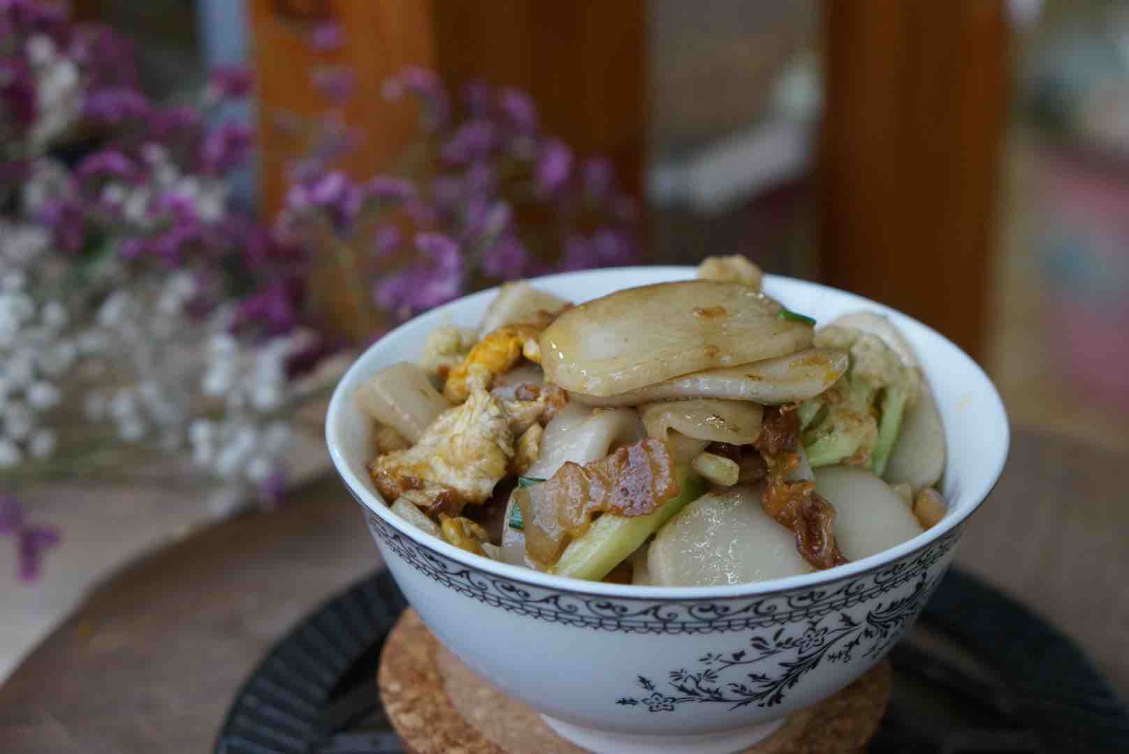 油渣花菜炒年糕的做法-家常味炒菜譜-易網健康養生網 油渣花菜炒年糕的做法-家常味炒菜譜