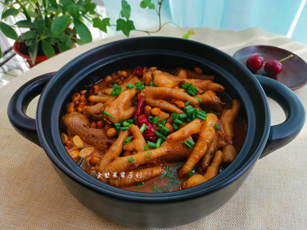 黃豆燜雞爪的做法-家常味燜菜譜