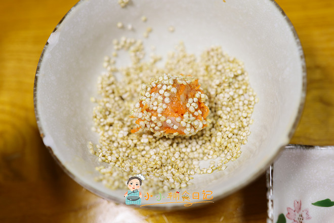 10個(gè)月以上輔食胡蘿卜藜麥肉丸的做法-家常味蒸菜譜