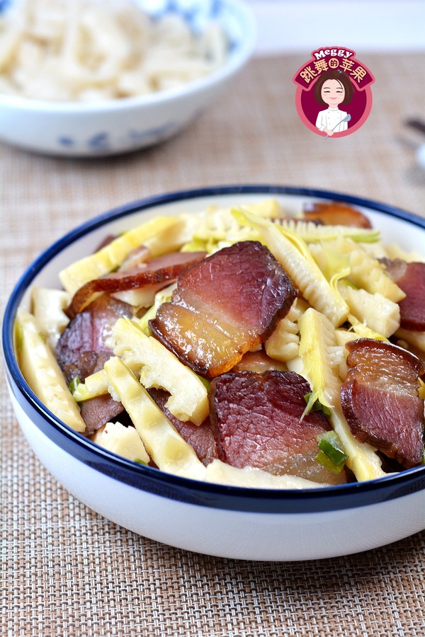 臘肉燜春筍的做法-咸鮮味燜菜譜