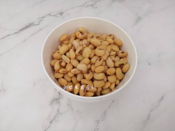 黃豆燜雞爪的做法-家常味燜菜譜