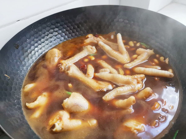 黃豆燜雞爪的做法-家常味燜菜譜