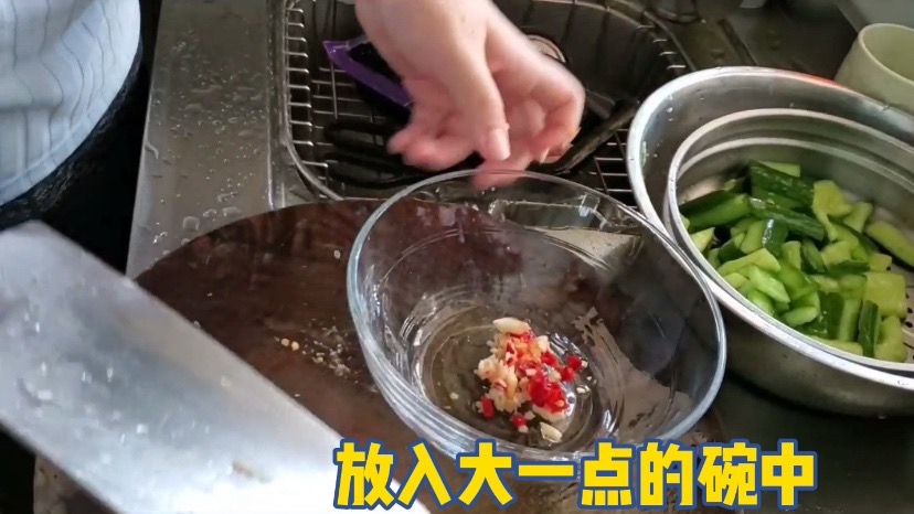 簡單的拍黃瓜的做法-酸辣味拌菜譜