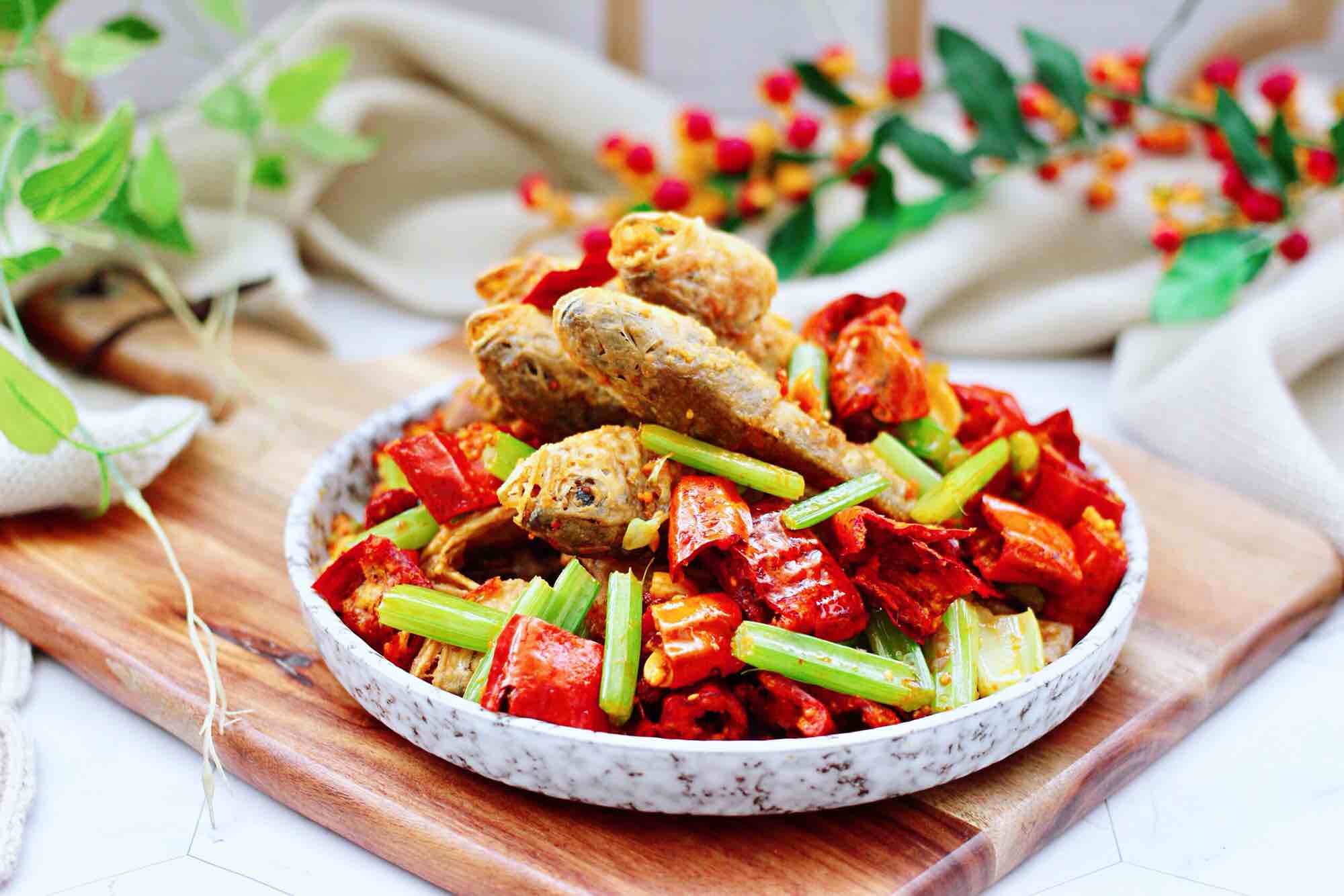 香脆椒干煸黃花魚的做法-香辣味干煸菜譜