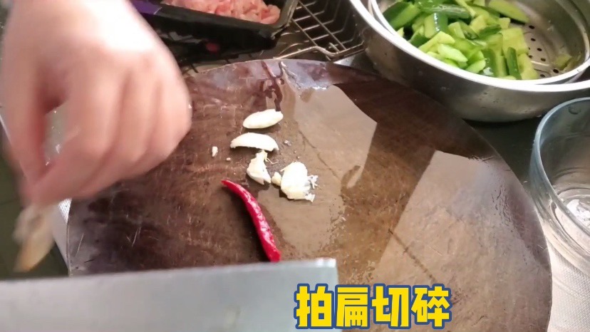 簡單的拍黃瓜的做法-酸辣味拌菜譜