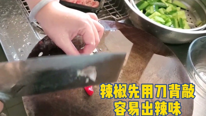 簡單的拍黃瓜的做法-酸辣味拌菜譜