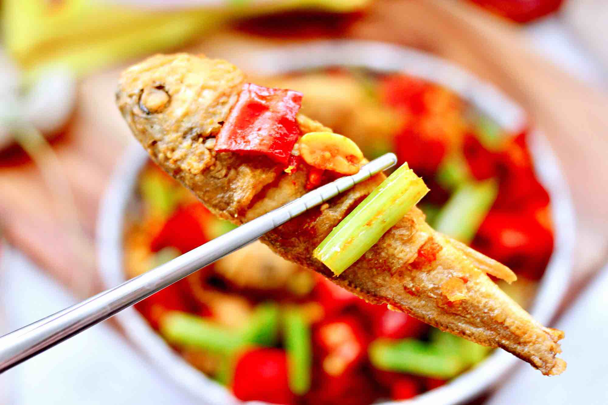 香脆椒干煸黃花魚的做法-香辣味干煸菜譜