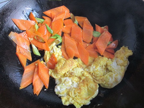 木耳炒雞蛋的做法-家常味炒菜譜