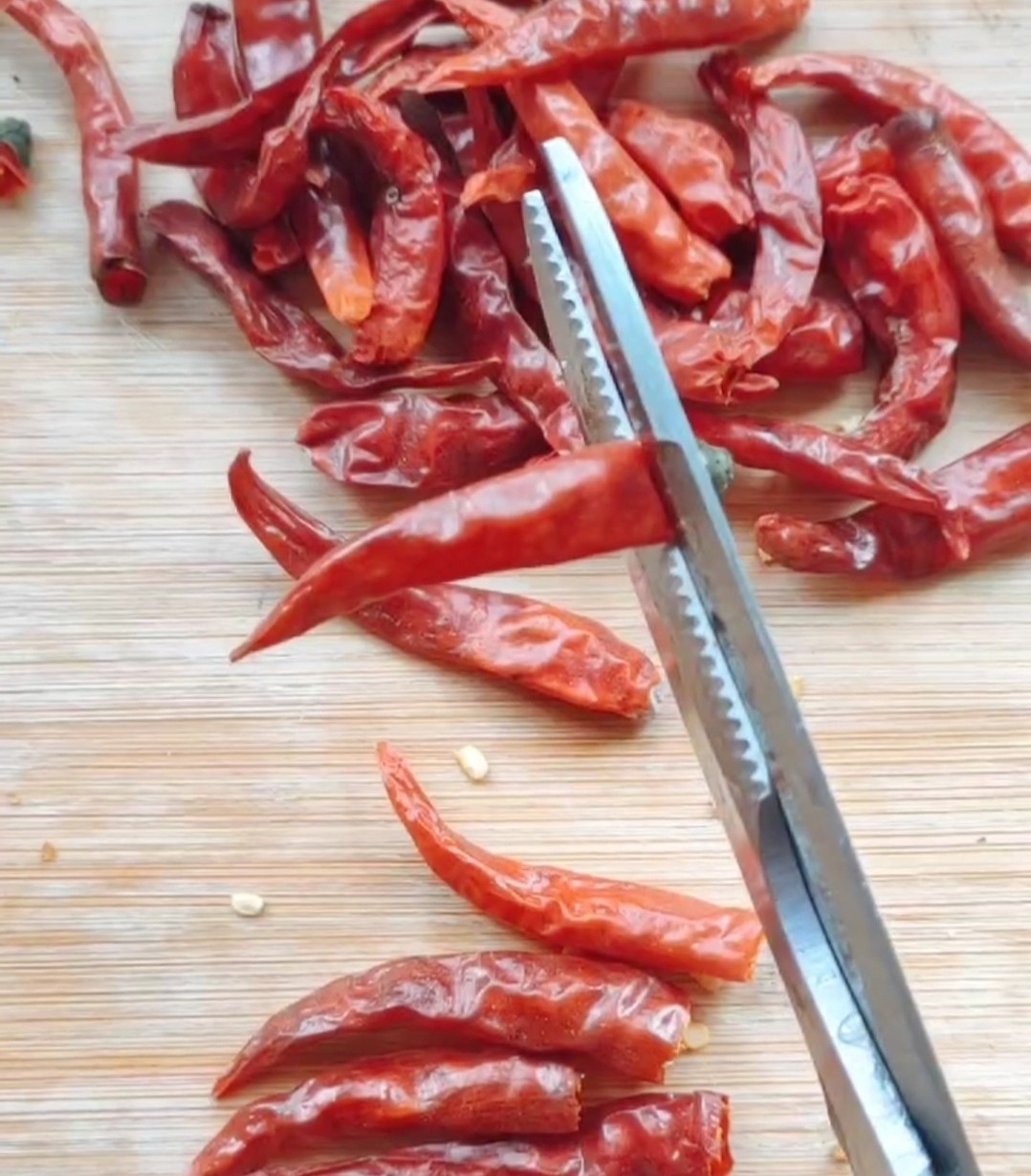 麻辣賽肥腸的做法-麻辣味炒菜譜