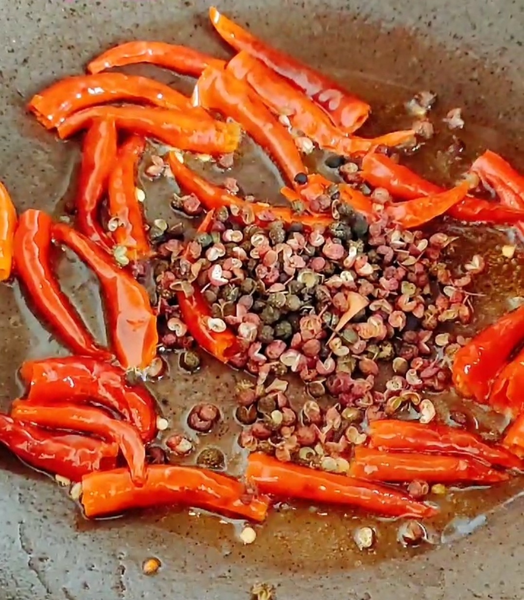 麻辣賽肥腸的做法-麻辣味炒菜譜