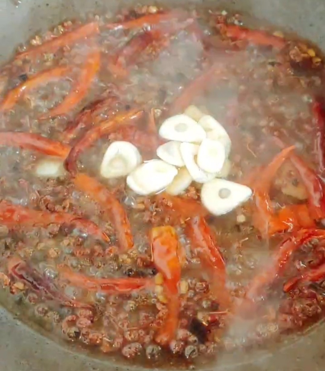 麻辣賽肥腸的做法-麻辣味炒菜譜