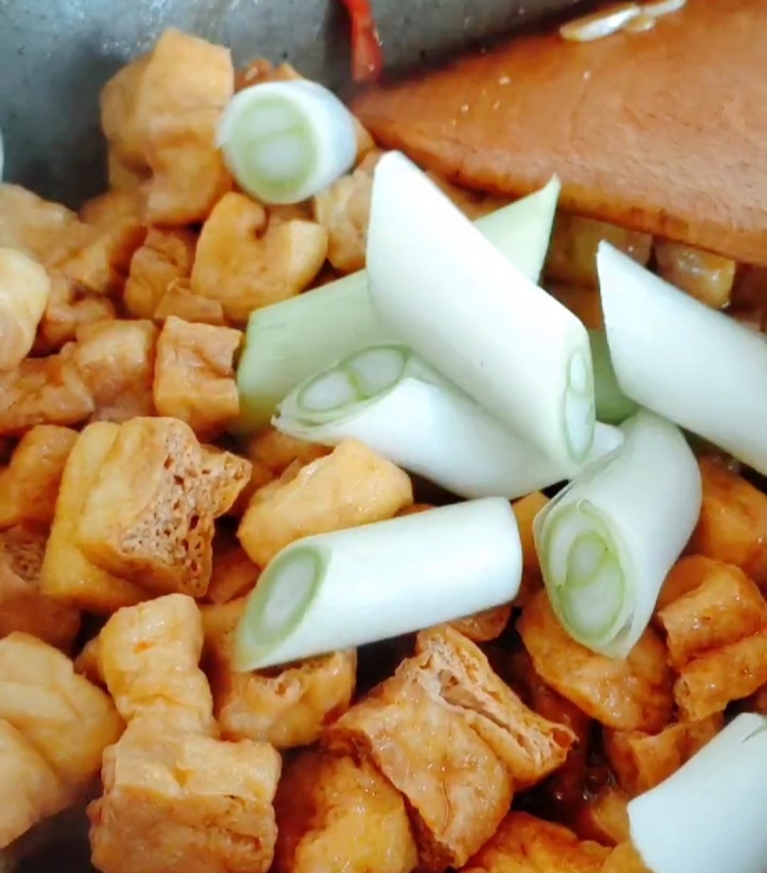 麻辣賽肥腸的做法-麻辣味炒菜譜