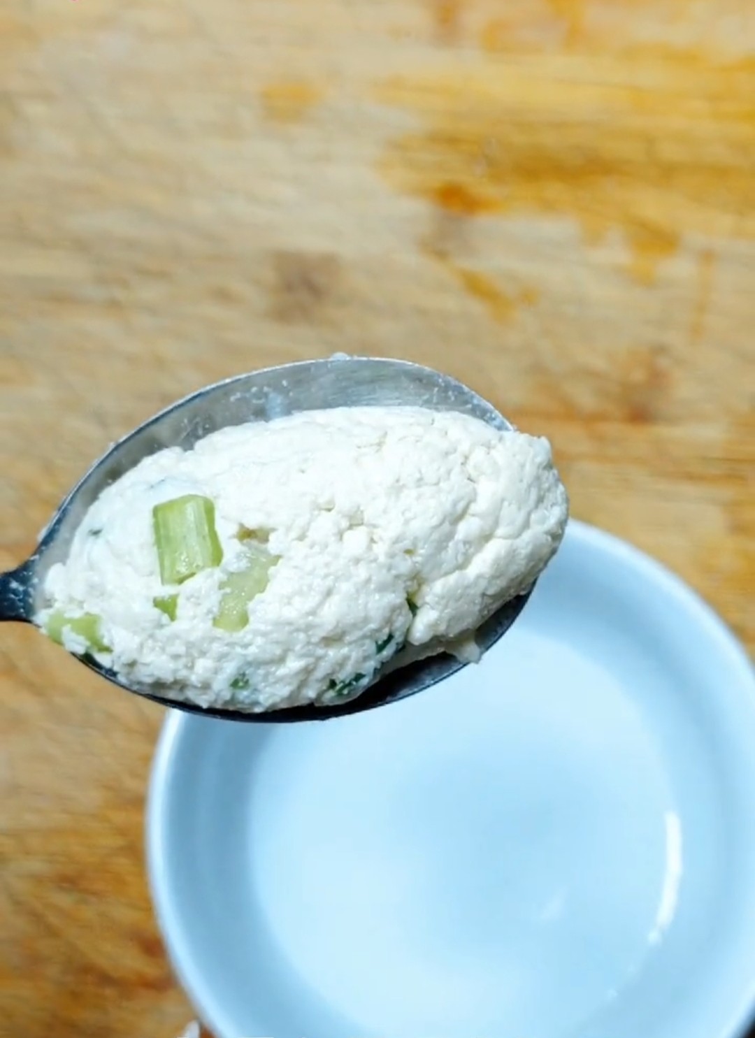 小蔥拌豆腐的做法-蔥香味拌菜譜