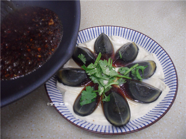 皮蛋蒸豆腐的做法-麻辣味蒸菜譜