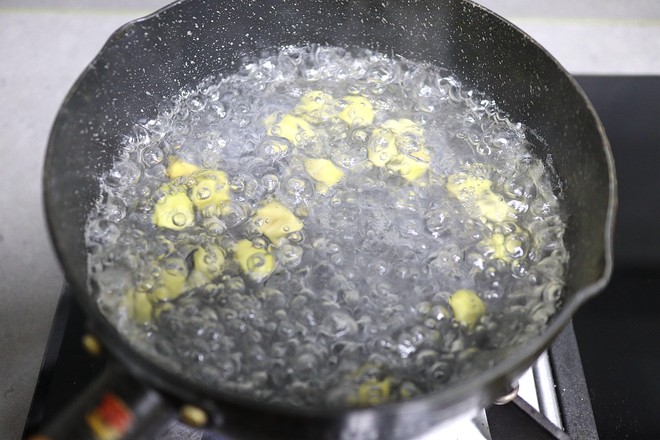 涼拌芹菜蕓豆白果的做法-家常味拌菜譜