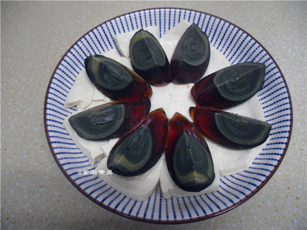 皮蛋蒸豆腐的做法-麻辣味蒸菜譜