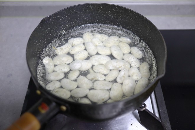 涼拌芹菜蕓豆白果的做法-家常味拌菜譜