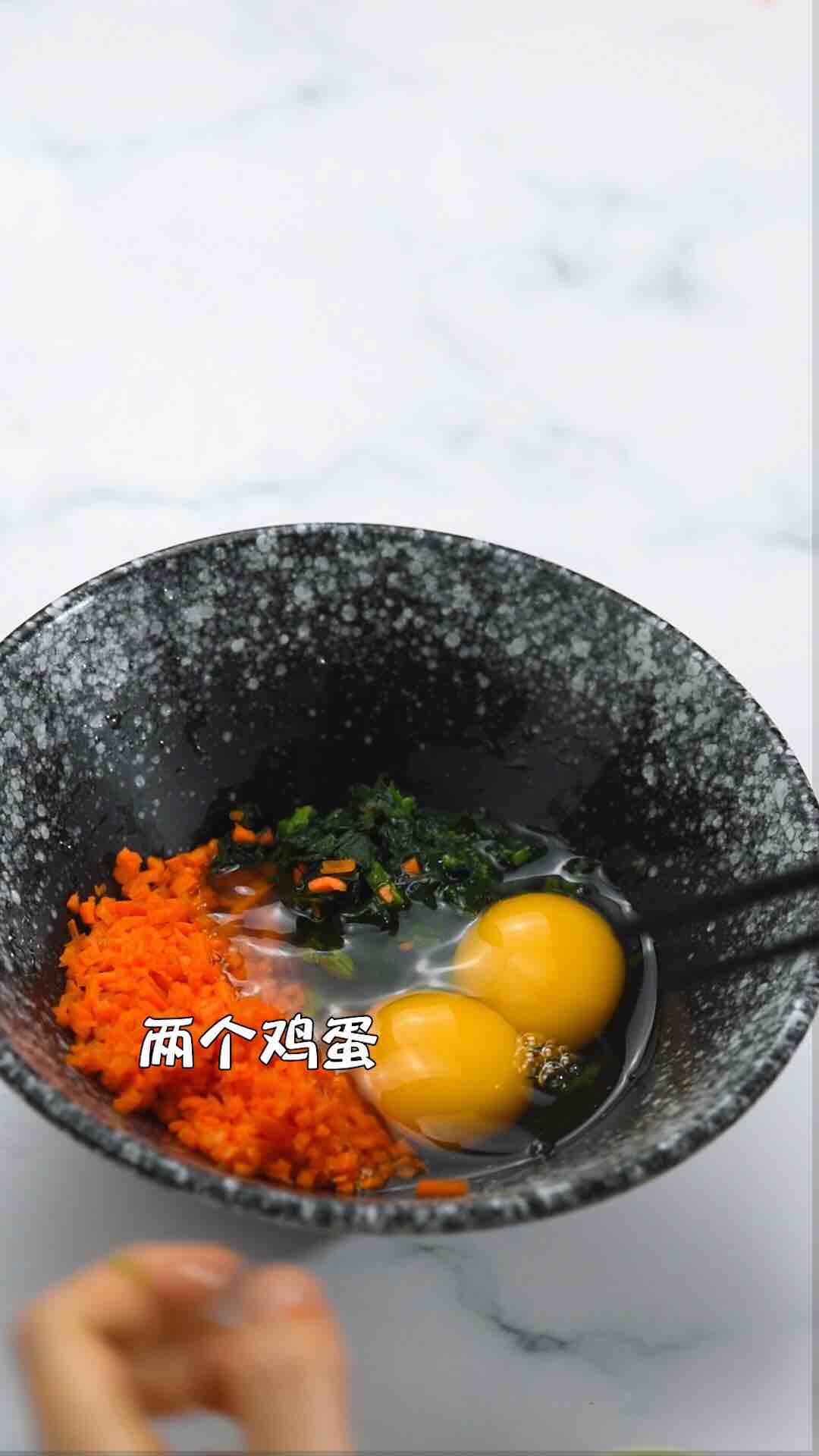 胡蘿卜菠菜蛋餅的做法-咸鮮味煎菜譜