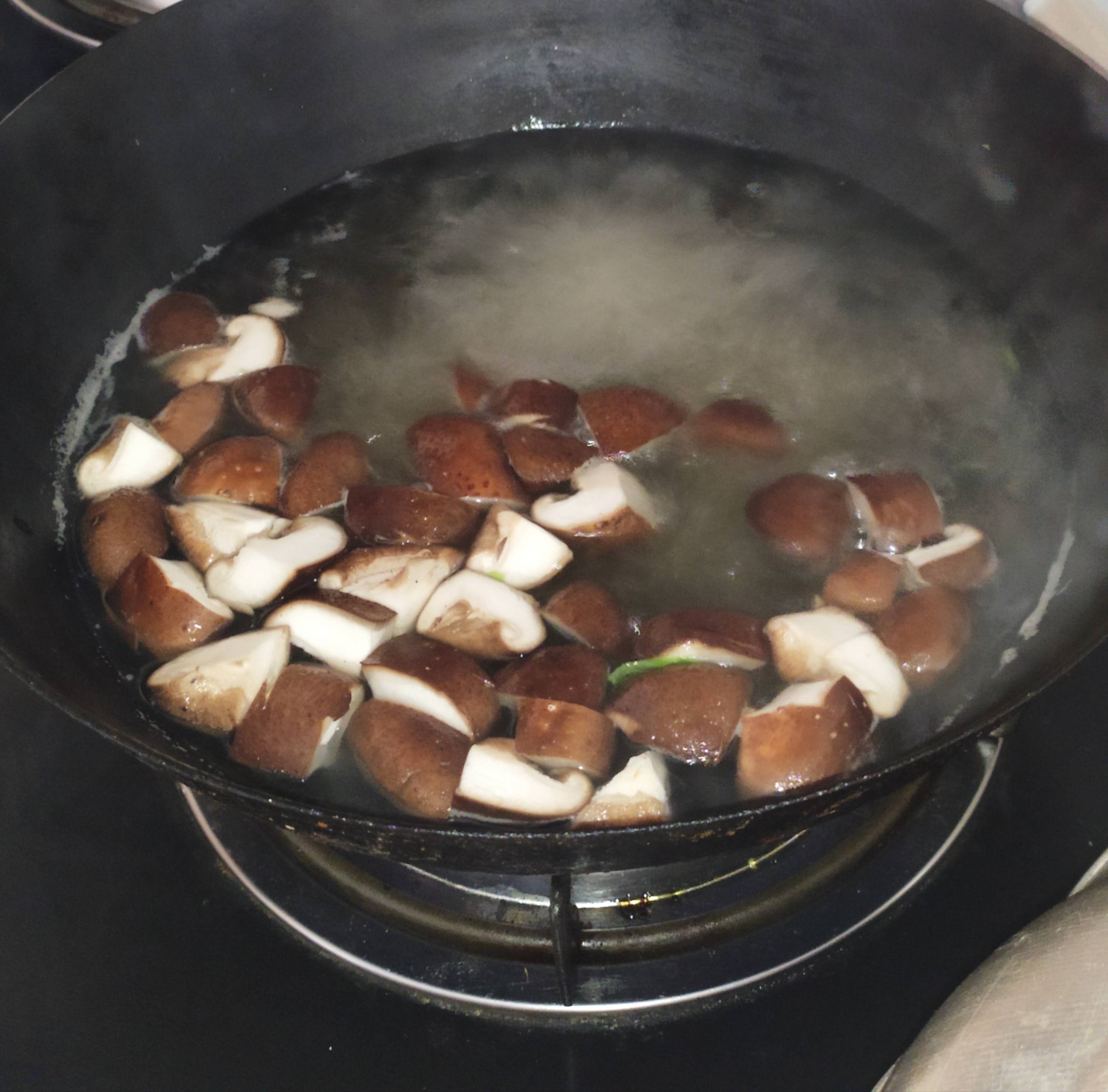 糯米燜雞的做法-咸鮮味燜菜譜