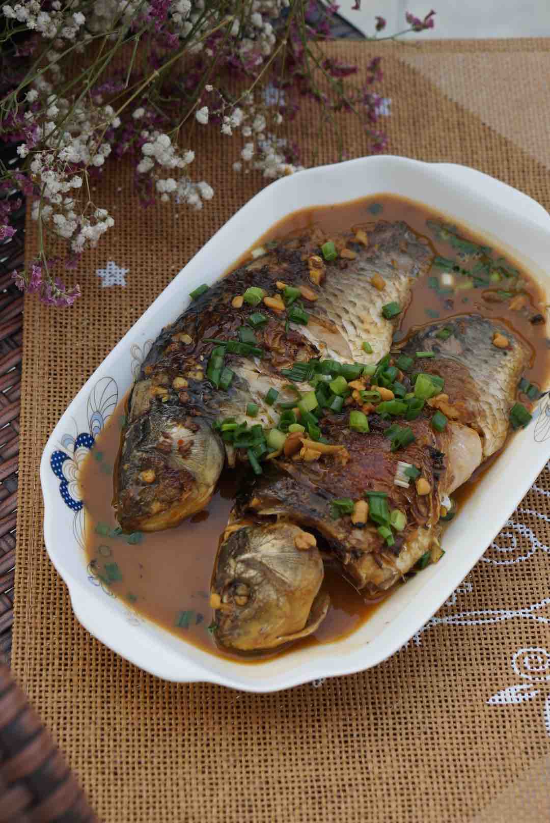 雙醬燒鯽魚的做法-家常味燒菜譜