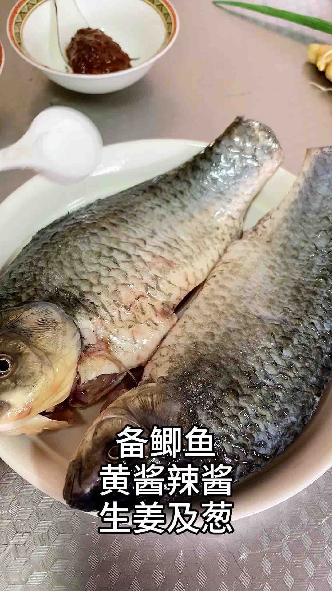 雙醬燒鯽魚的做法-家常味燒菜譜