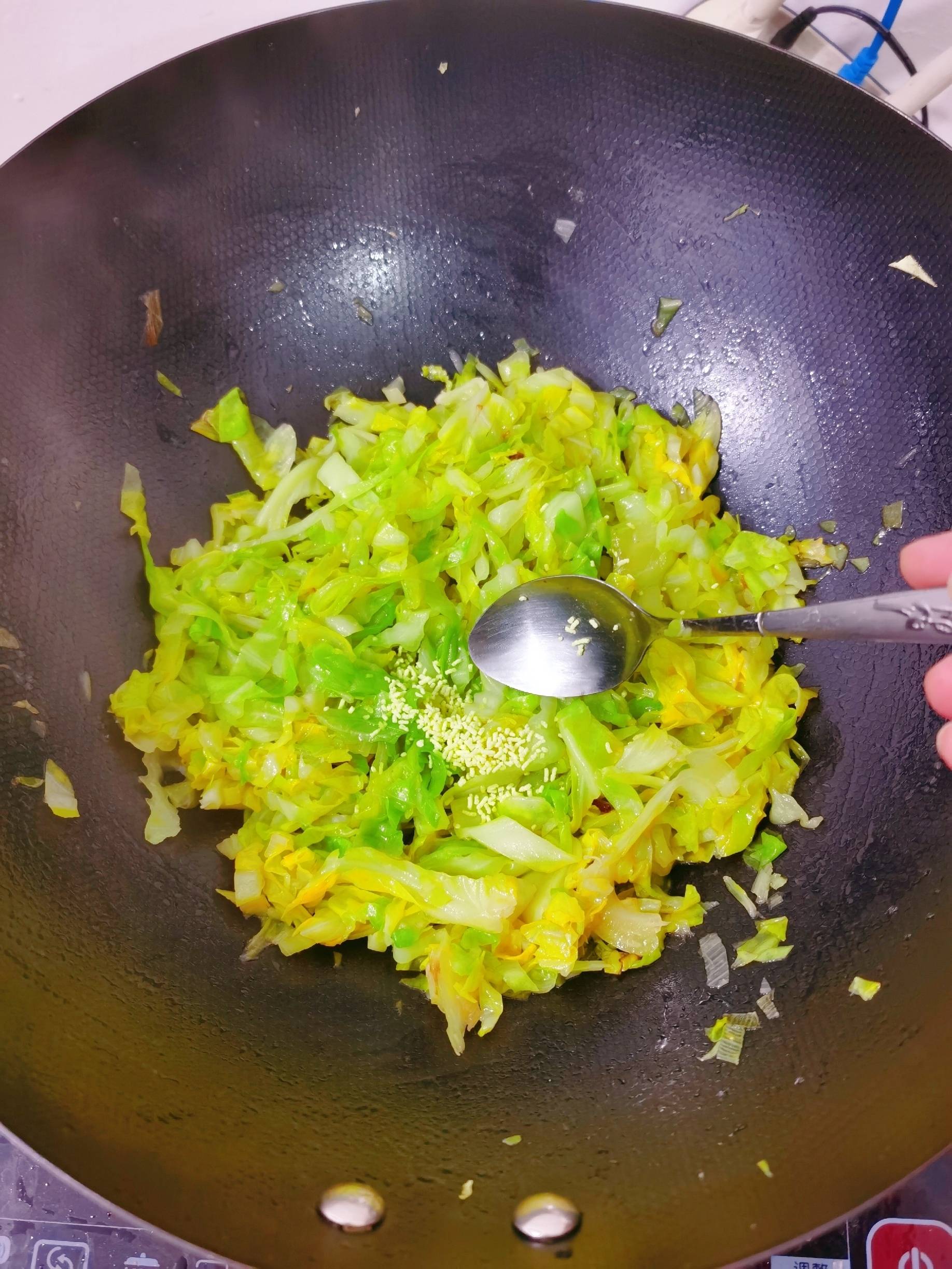 爆炒甘藍的做法-咸鮮味炒菜譜